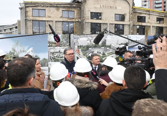 Predsednik Republike Srbije Aleksandar Vučić obišao je radove na obnovi kreativno-inovativnog multifunkcionalnog centra Ložionica