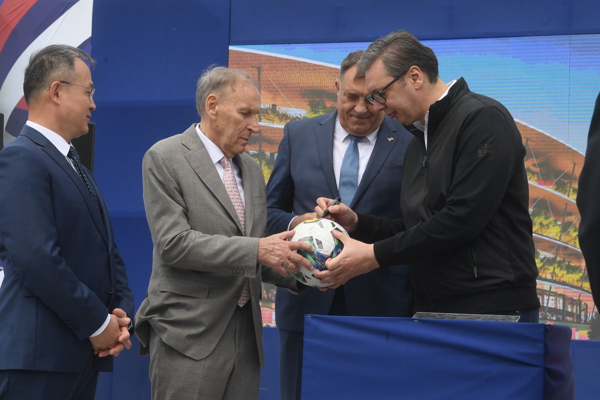 Predsednik Vučić prisustvovao ceremoniji početka radova na izgradnji Nacionalnog fudbalskog stadiona