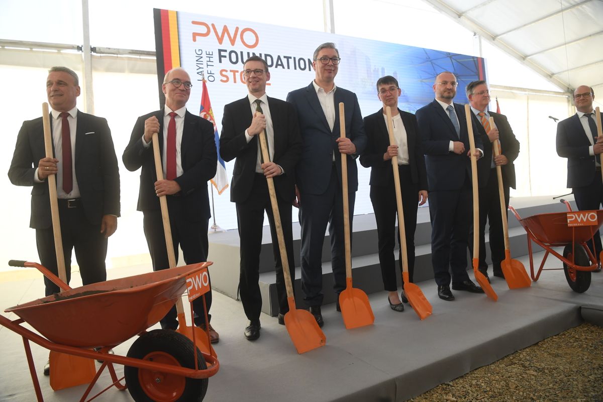 Predsednik Vučić prisustvovao svečanoj ceremoniji polaganja kamena temeljca za izgradnju nove fabrike kompanije 