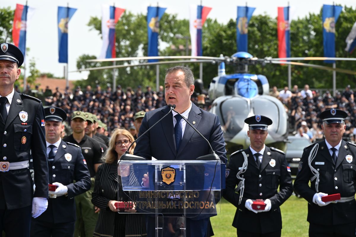 Predsednik Vučić prisustvovao svečanosti povodom obeležavanja Dana Ministarstva unutrašnjih poslova i Dana policije