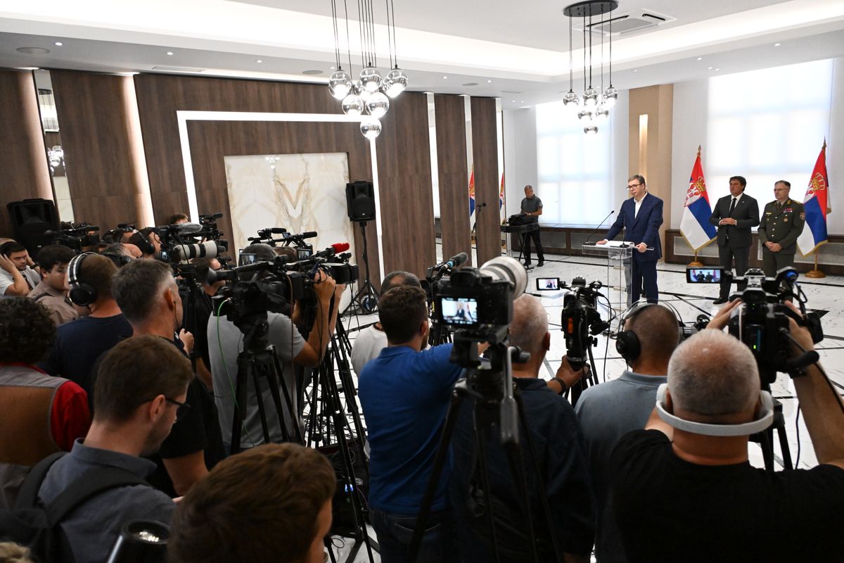 Председник Вучић присуствовао седници проширеног колегијума начелника Генералштаба