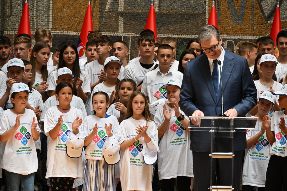 Predsednik Vučić sa decom iz Srbije, regiona i dijaspore