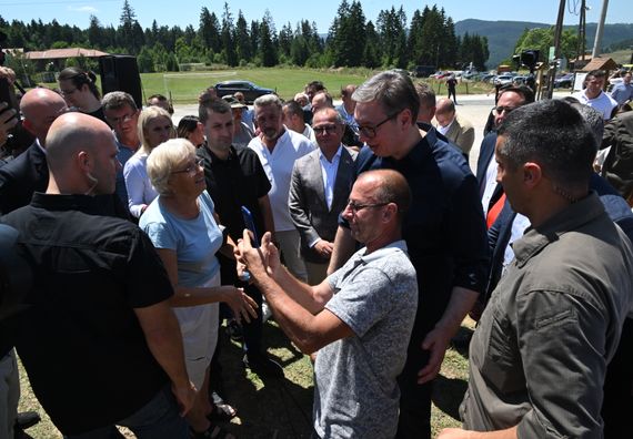 Predsednik Vučić obišao rekonstruisani put Studenica-Rudno