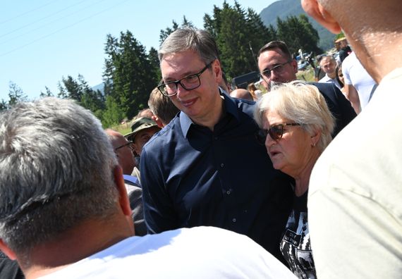 Predsednik Vučić obišao rekonstruisani put Studenica-Rudno