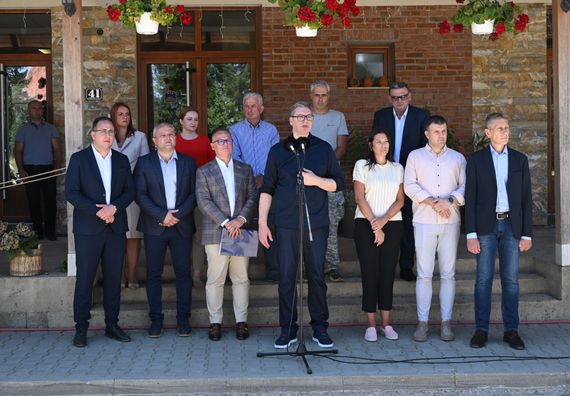 Predsednik Vučić obišao rekonstruisani put Studenica-Rudno