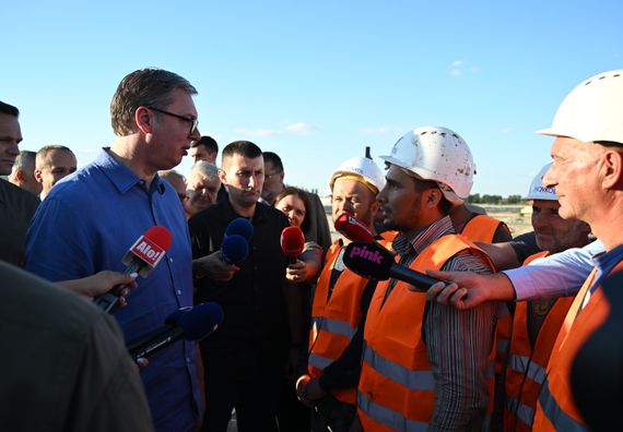 Председник Вучић обишао радове на изградњи Националног фудбалског стадиона