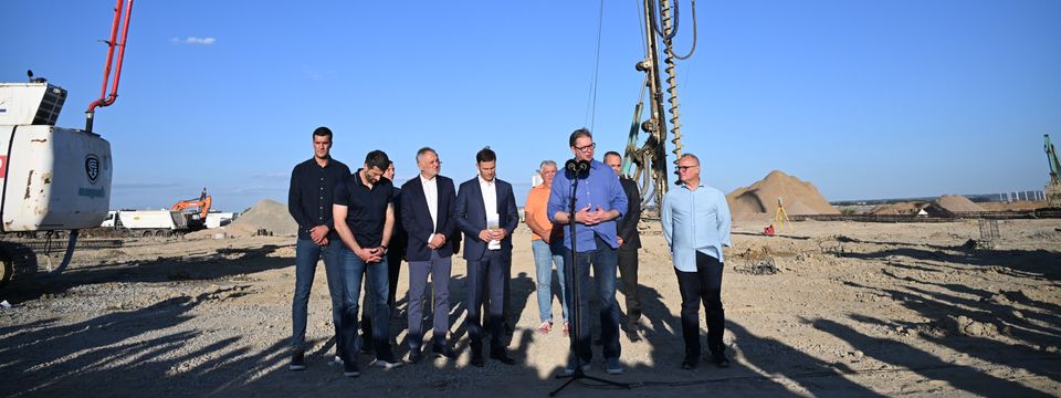 Predsednik Vučić obišao radove na izgradnji Nacionalnog fudbalskog stadiona