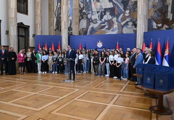 Predsednik Vučić primio učenike i nastavnike osnovnih škola i predsednike opština iz Republike Srpske i Crne Gore