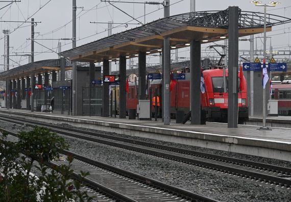 Predsednik Vučić obišao završne radove na staničnoj zgradi Železničke stanice Subotica