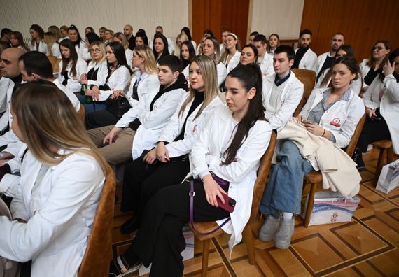 Dodela ugovora o radu najboljim diplomcima medicinskih fakulteta i srednjih medicinskih škola u Srbiji