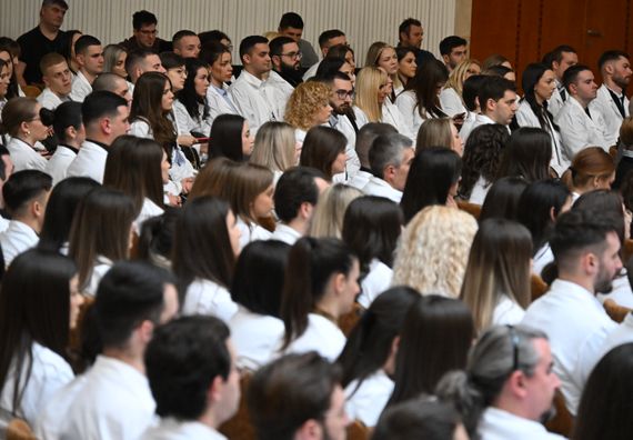 Dodela ugovora o radu najboljim diplomcima medicinskih fakulteta i srednjih medicinskih škola u Srbiji